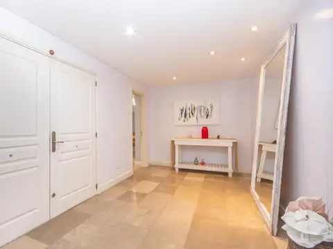 Casa en Venta con 8 cocheras