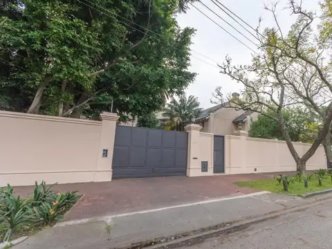 Casa/Residencia en venta en Acassuso de Libertador al Rio.