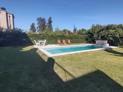 Casa en Venta con 3 cocheras