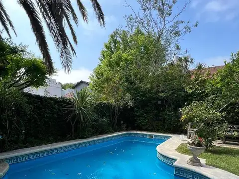 Casa en Alquiler con 1 cochera