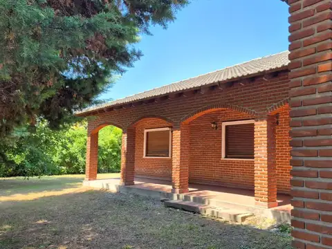 Casa en Venta, en una Planta,  Amplio Parque –133 entre 491 y 492 - Gorina al 4000