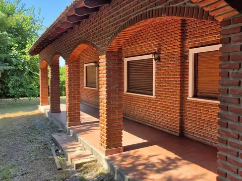 Casa en Venta, en una Planta, con Amplio Parque – Gorina