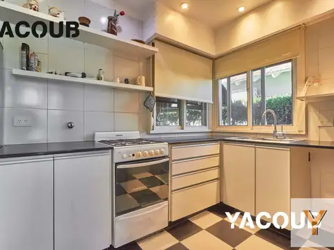 Casa 5 ambientes con 2 baños