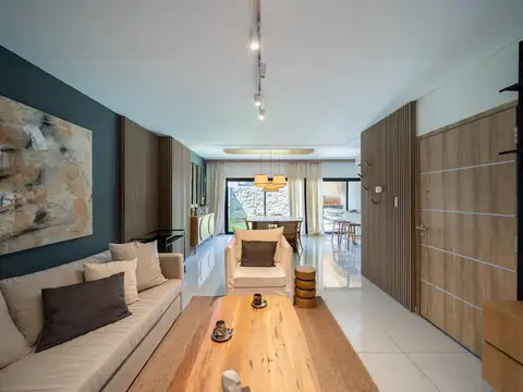 Casa 4 ambientes con 3 baños