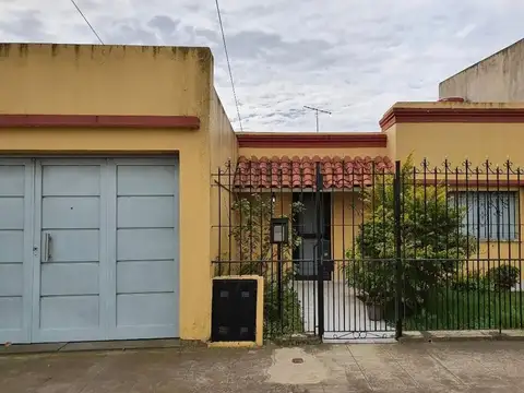 CASA EN VENTA SAN CARLOS BERISSO 2 DORMITORIOS