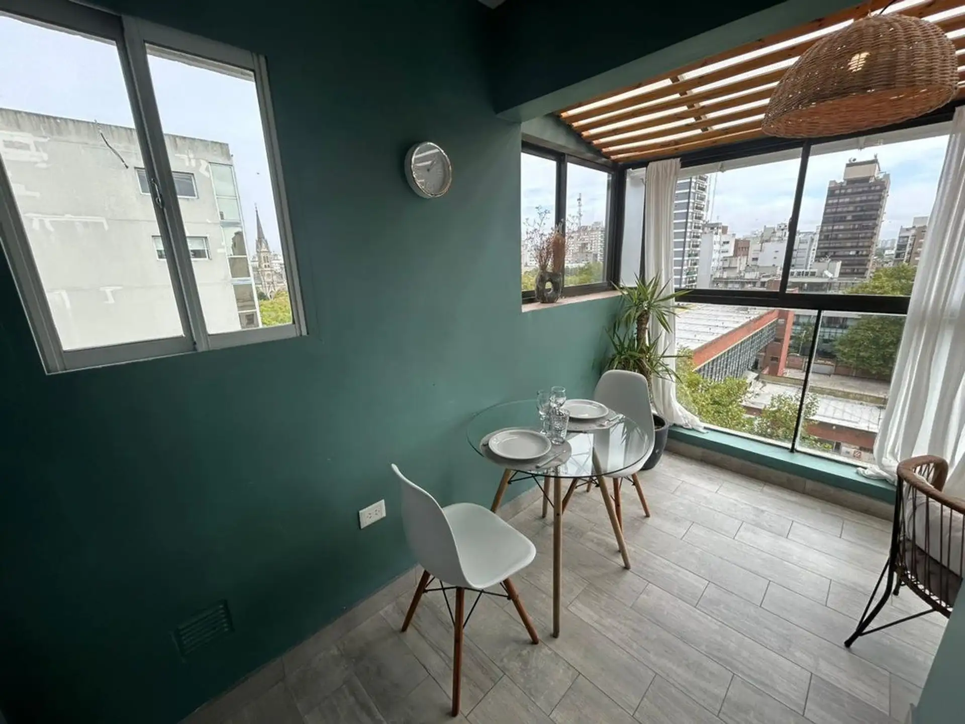 Venta dpto 2 ambientes La Perla reciclado frente
