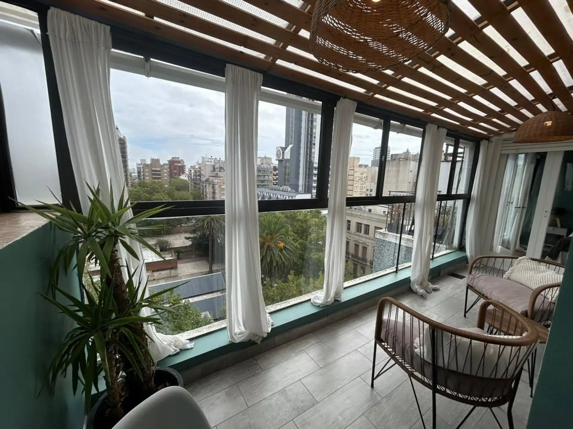 Venta dpto 2 ambientes La Perla reciclado frente