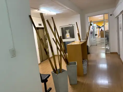 Oficina en venta con renta asegurada