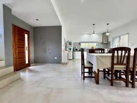 Depto Tipo Casa 4 ambientes con 2 baños