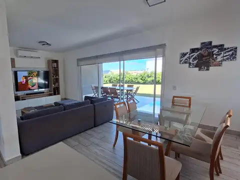 Casa en Venta con 3 cocheras