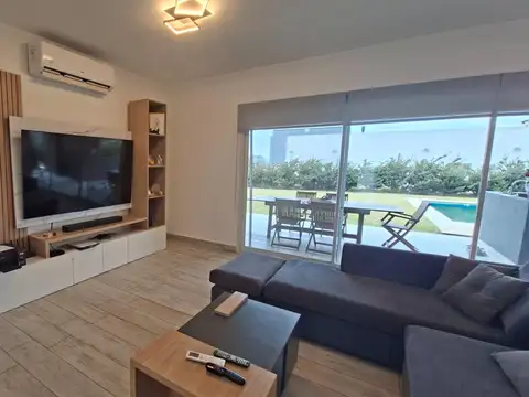 Casa 4 ambientes con 4 baños