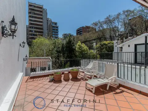 Casa 8 ambientes con 5 baños