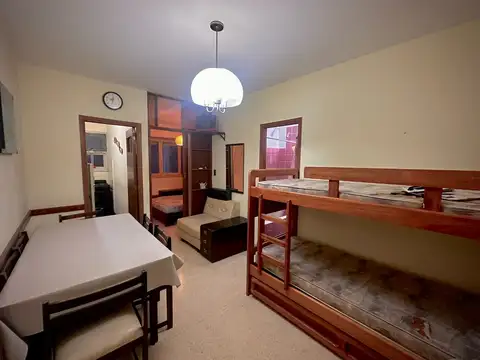 1 Ambiente Dividido Contrafrente a metros del Mar - Plaza Colon