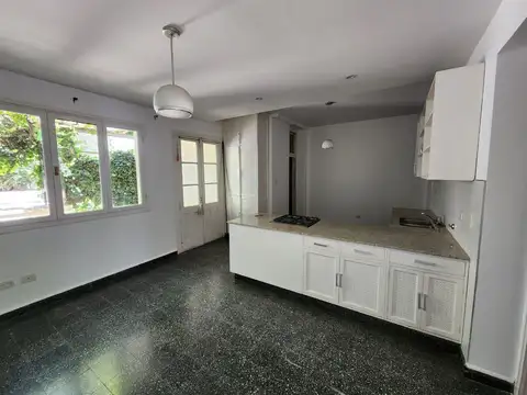 Casa 6 ambientes con 1 baño