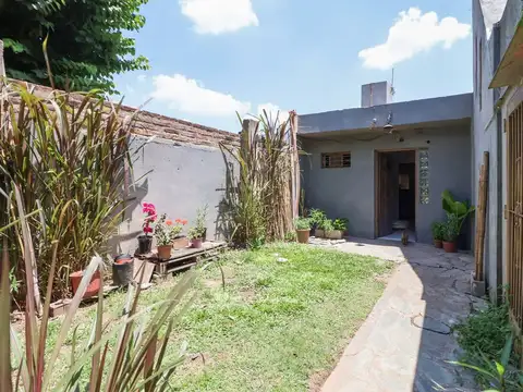 VENTA CASA APTO CREDITO- A REFACCIONAR-DELVISO