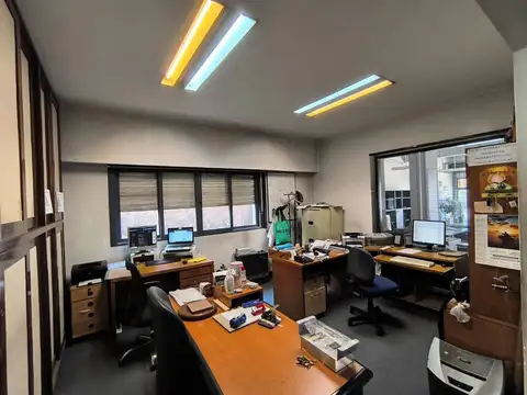 Dos lotes con local comercial y estac sobre Av. Rivadavia