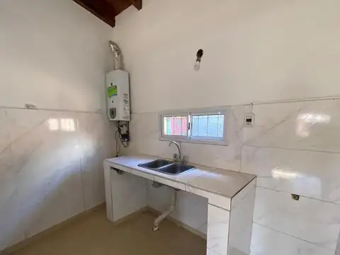 Casa 3 ambientes con 1 baño