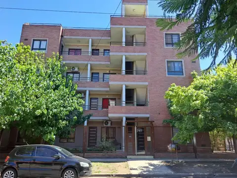 DEPARTAMENTO AL FRENTE EN MORON SUR - ALQUILER