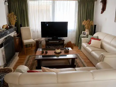 Venta Casa con Altillo en Ing Machwitz Escobar sobre Calle Lambaré