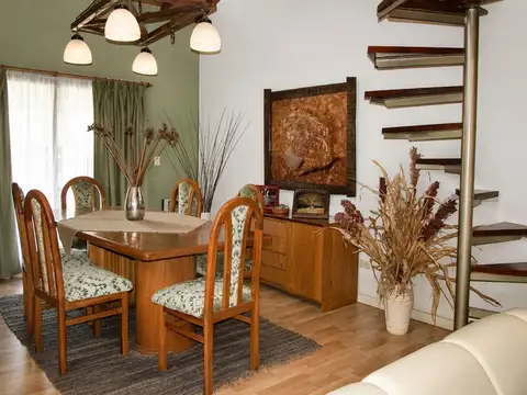 Casa 5 ambientes con 2 baños