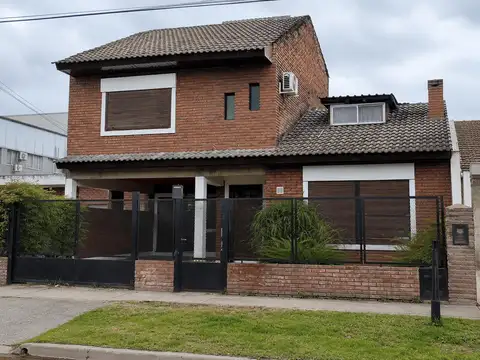 Venta Casa con Altillo en Ing Machwitz Escobar sobre Calle Lambaré