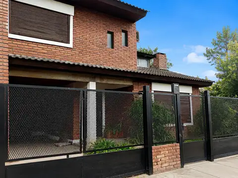 Venta Casa con Altillo en Ing Machwitz Escobar sobre Calle Lambaré