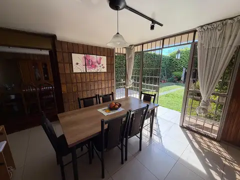 CASA EN VENTA 4 DORMITORIOS | 300 M² CUBIERTOS | COCHERA | APTO CRÉDITO – SEXTA SECCIÓN
