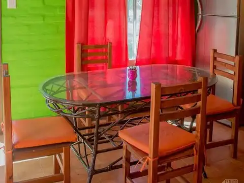Casa 9 ambientes con 4 baños
