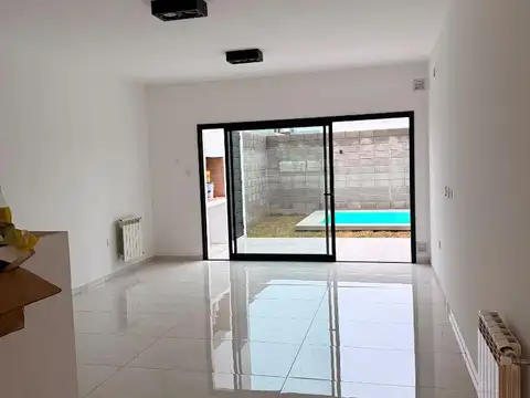 Casa 3 ambientes con 1 baño