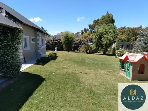 Casa 6 ambientes con 2 baños