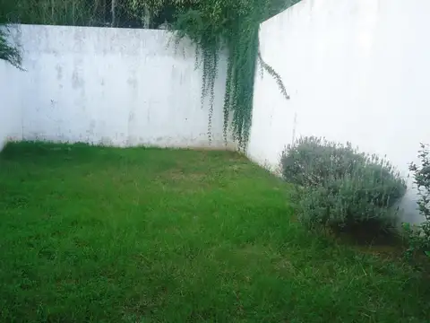 Depto Tipo Casa 4 ambientes con 2 baños