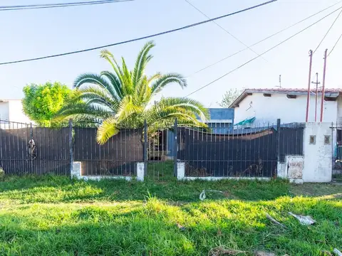 CASA 3 AMBIENTES CASTELAR NORTE LOTE 400 M2