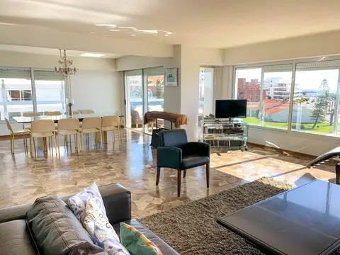 Departamento en Venta de 4 dormitorios