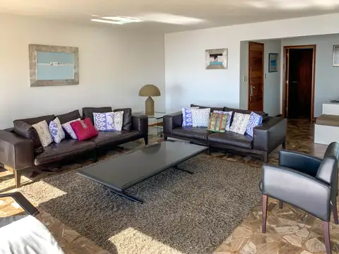 Departamento 5 ambientes con 4 baños