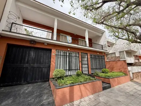 Venta casa familiar con pileta y quincho 6°seccion
