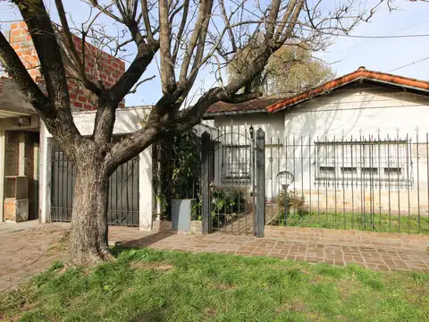 Venta Casa 3 ambientes c/ cochera- Ituzaingo-ACEPTA PERMUTA- APTO CREDITO