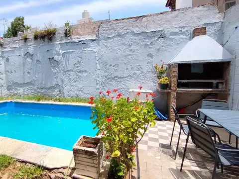 ALQUILER PH 2 AMB JARDIN PILETA Y PARRILLA R MEJIA