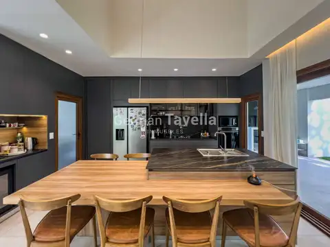 Casa 7 ambientes con 5 baños