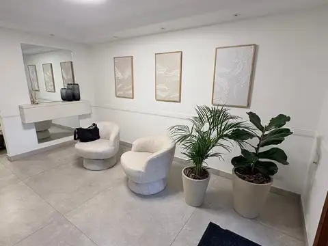 PISO 130 MT, CON 2 COCHERAS, SOBRE BOULEVARD