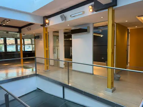 Oficina 8 ambientes con 3 baños