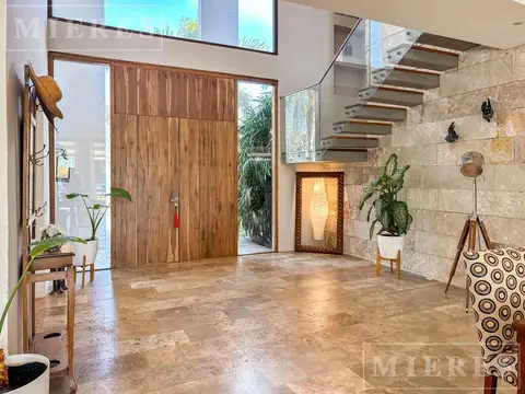 Casa 7 ambientes con 3 baños
