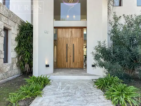 Casa en Alquiler en El Encuentro, USD 7.000