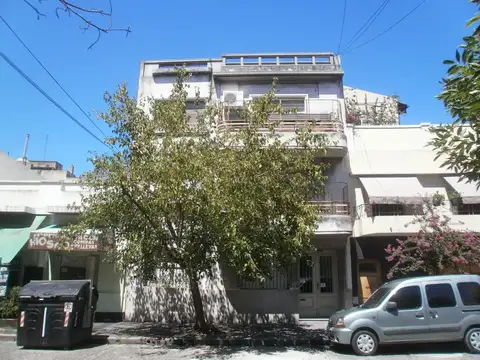 Impecable PH de 3 ambientes al frente, CON PATIO