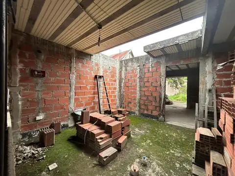 Casa 2 ambientes con 1 baño