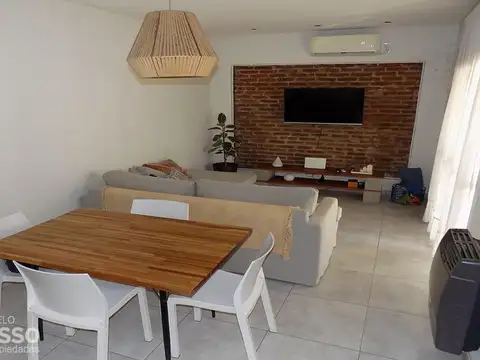 CASA ESTILO MODERNO c/ PISCINA – VILLA CLUB