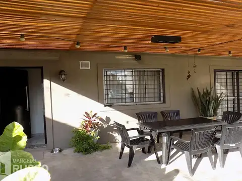 Casa 3 ambientes con 2 baños