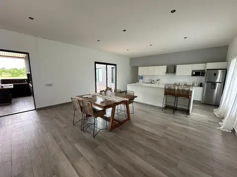 Casa en venta - 4 Dormitorios 3 Baños - Pilar