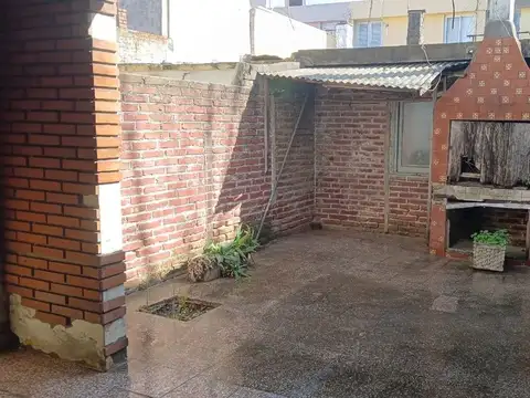 PH. 3 AMBIENTES AMPLIO CON PATIO TRASERO .