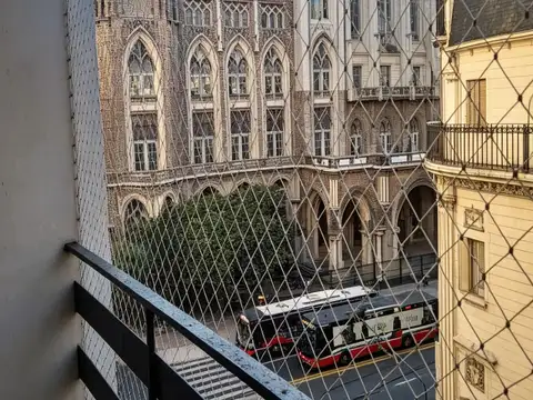 DEPARTAMENTO DE 2 AMBIENTES CON DEP. DE SERVICIO/ 61 M2, AL FRENTE C/BALCON