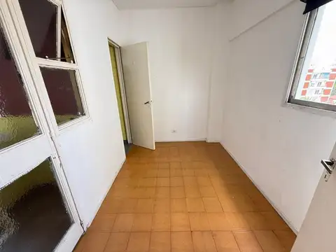 Venta 3 ambientes con balcon y dependencia  centro
